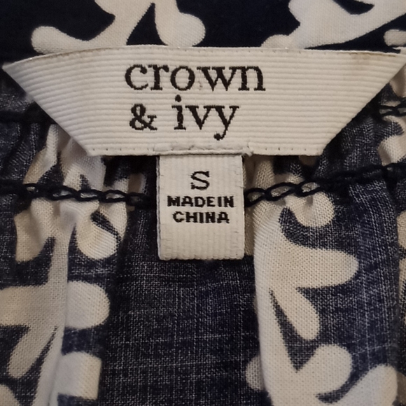 Crown & Ivy Printed Vines Blouse - Picture 12 of 12